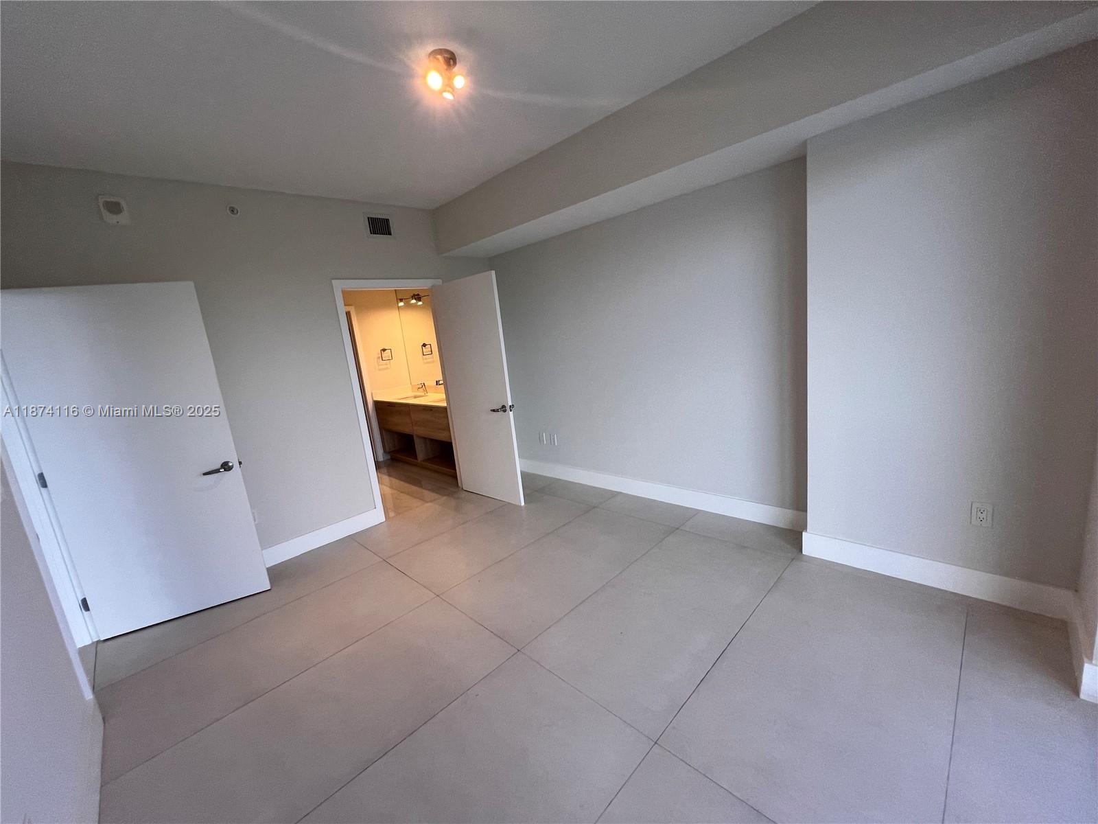16385 Biscayne Blvd #606, North Miami Beach FL 33160