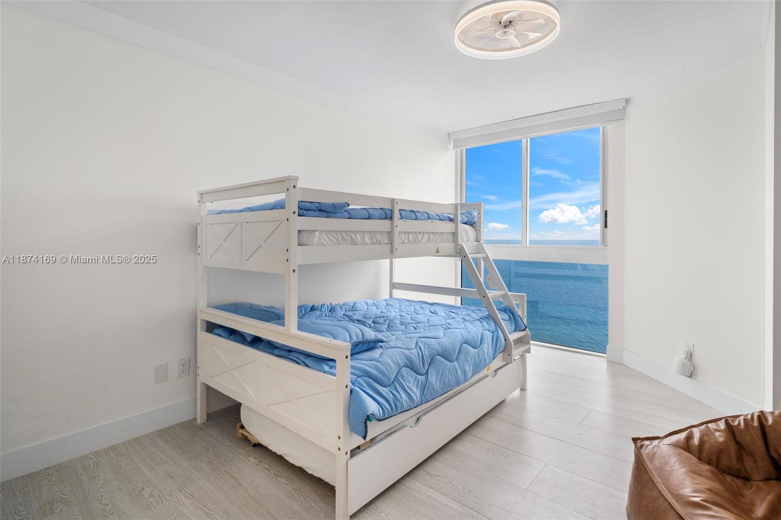 4775 Collins Ave #1801, Miami Beach FL 33140