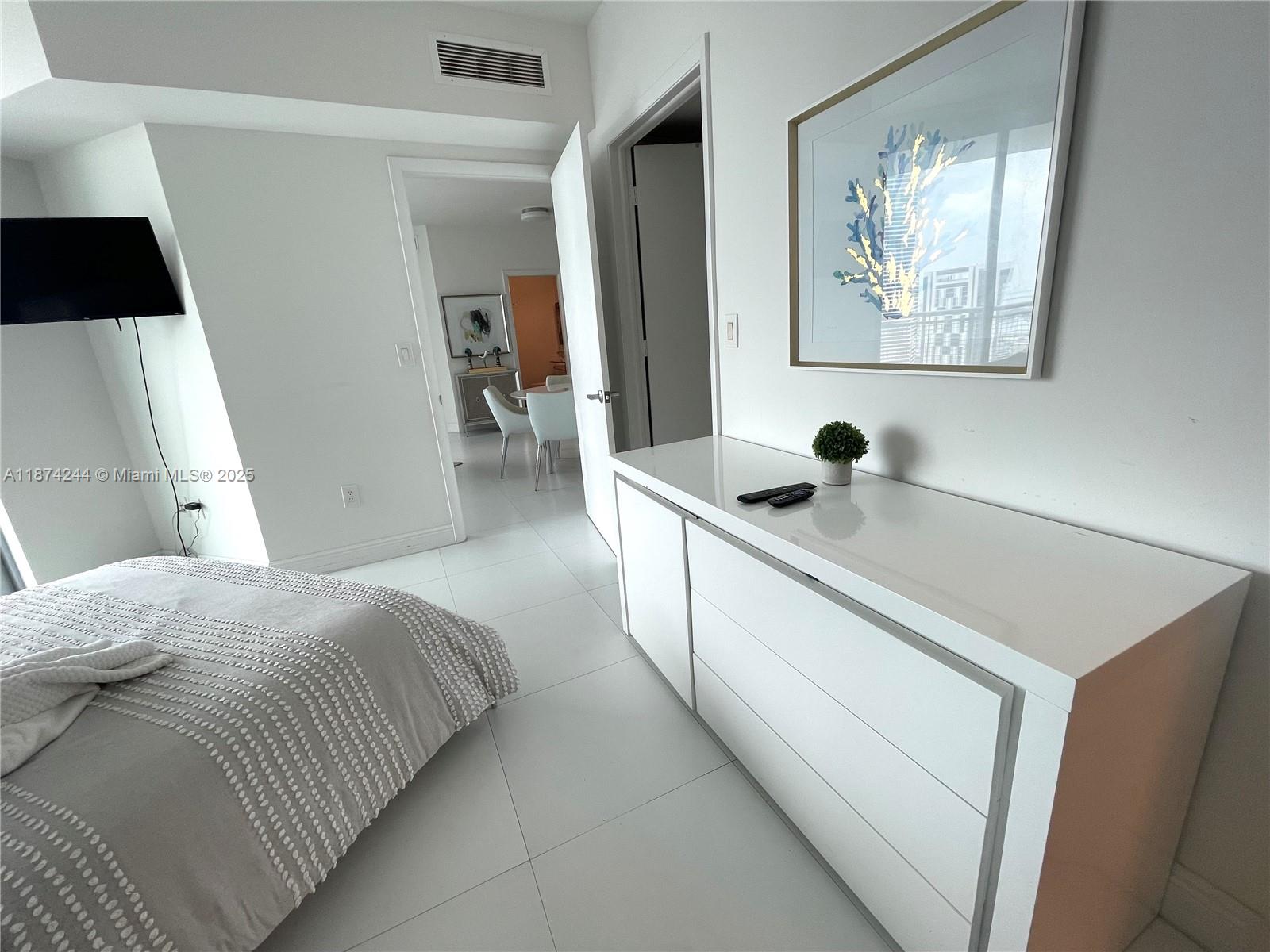 350 S Miami Ave #4003, Miami FL 33130