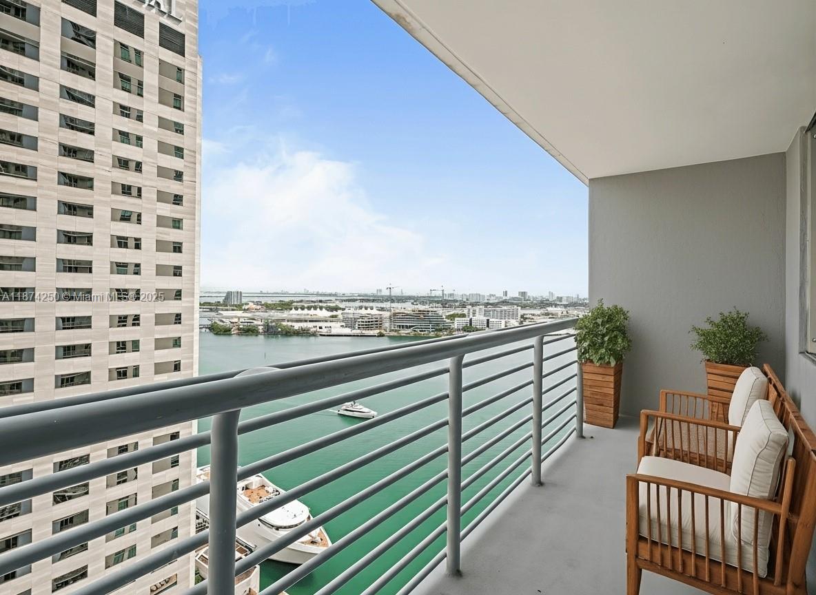 335 S Biscayne Blvd #2704, Miami FL 33131