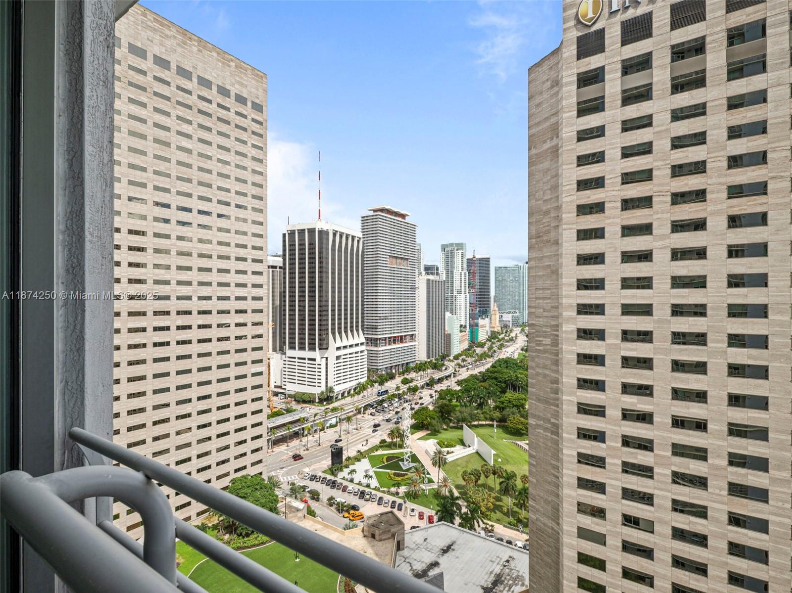 335 S Biscayne Blvd #2704, Miami FL 33131