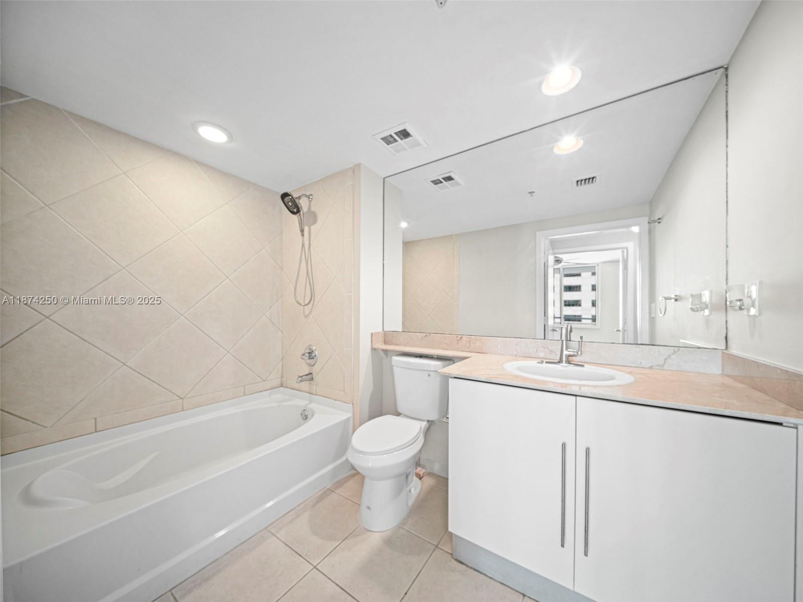 335 S Biscayne Blvd #2704, Miami FL 33131