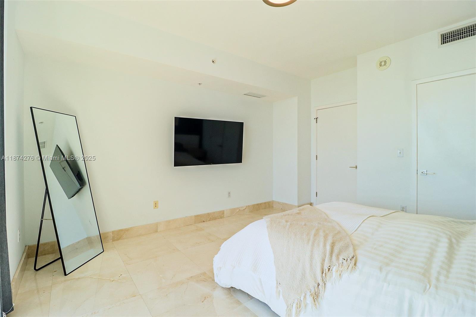 253 NE 2nd St #1907, Miami FL 33132