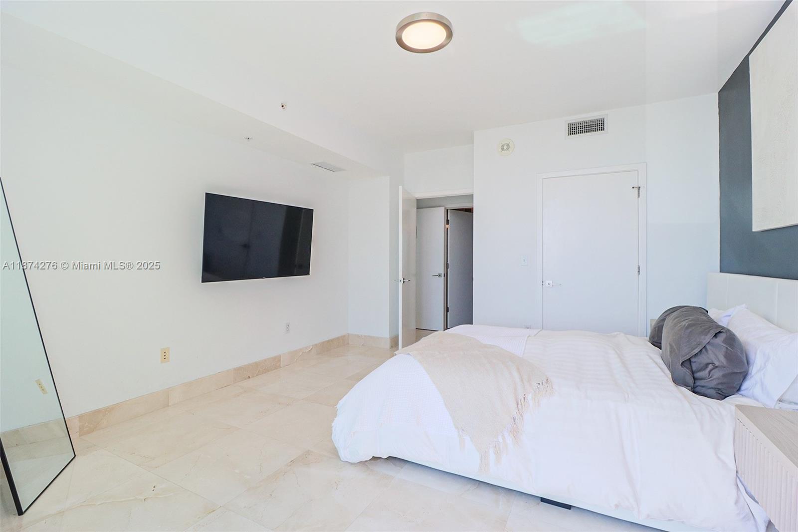 253 NE 2nd St #1907, Miami FL 33132