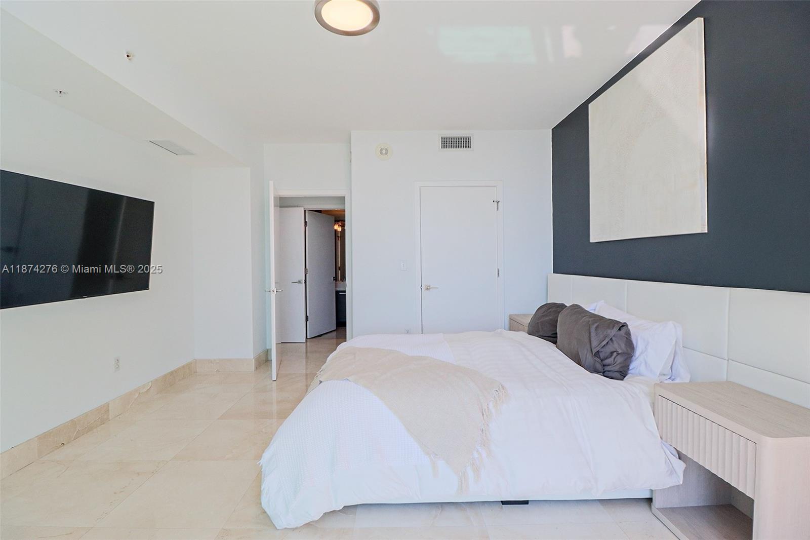 253 NE 2nd St #1907, Miami FL 33132