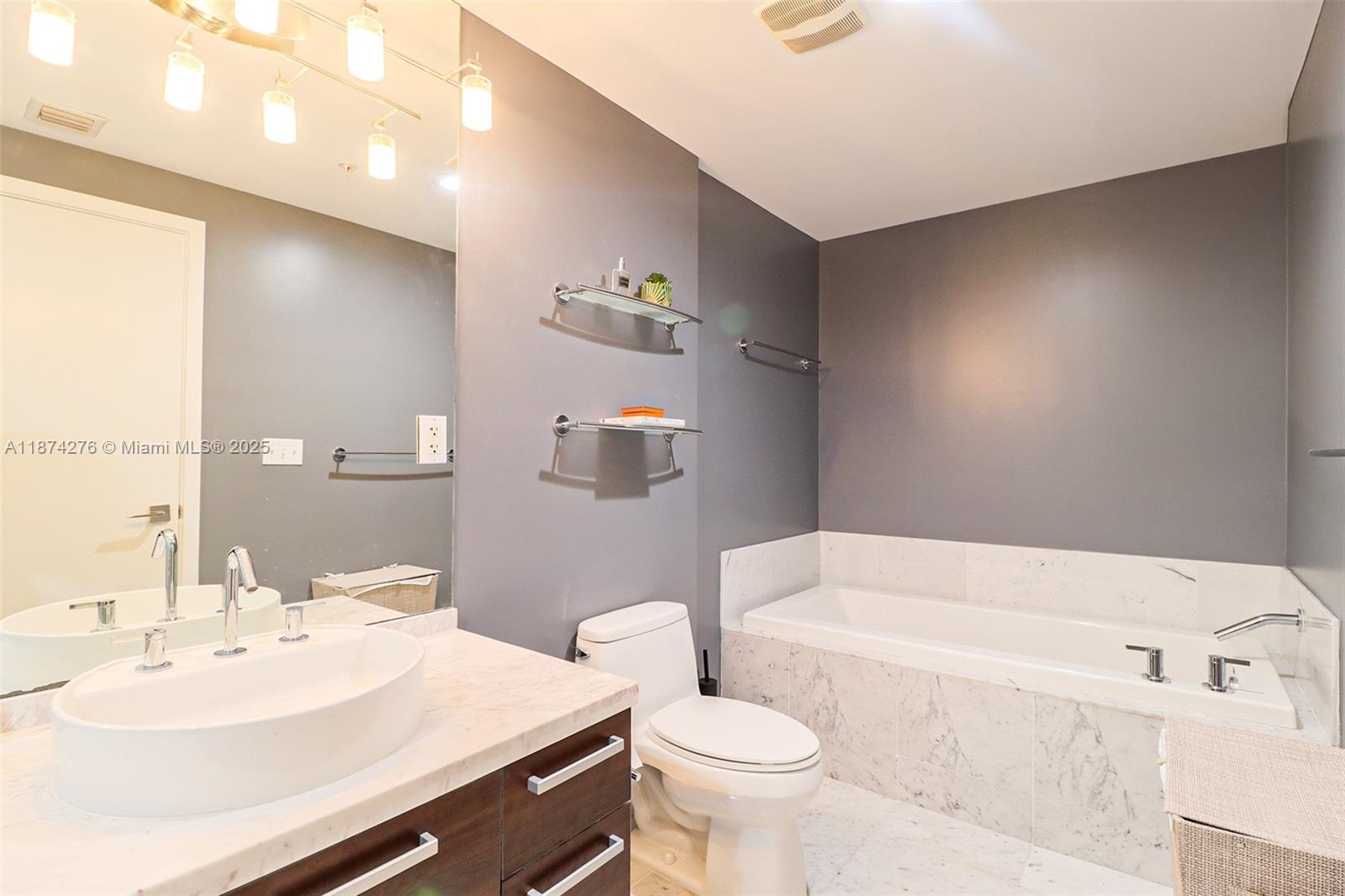 253 NE 2nd St #1907, Miami FL 33132