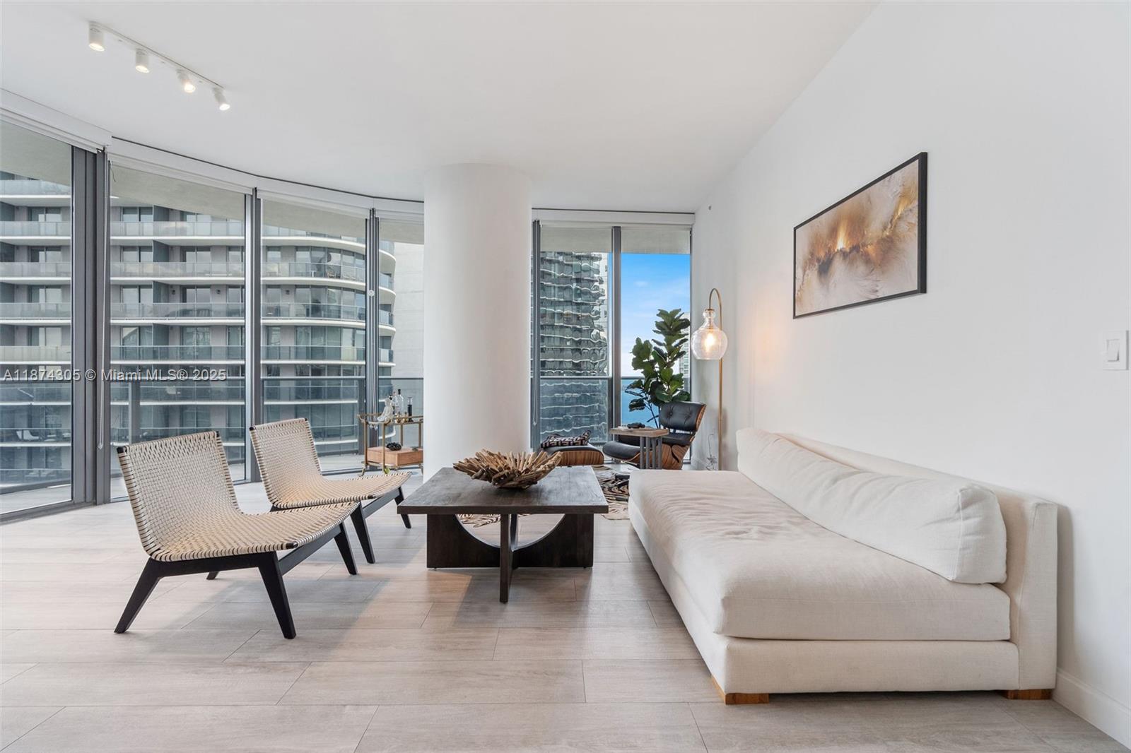 45 SW 9th St #4301, Miami FL 33130