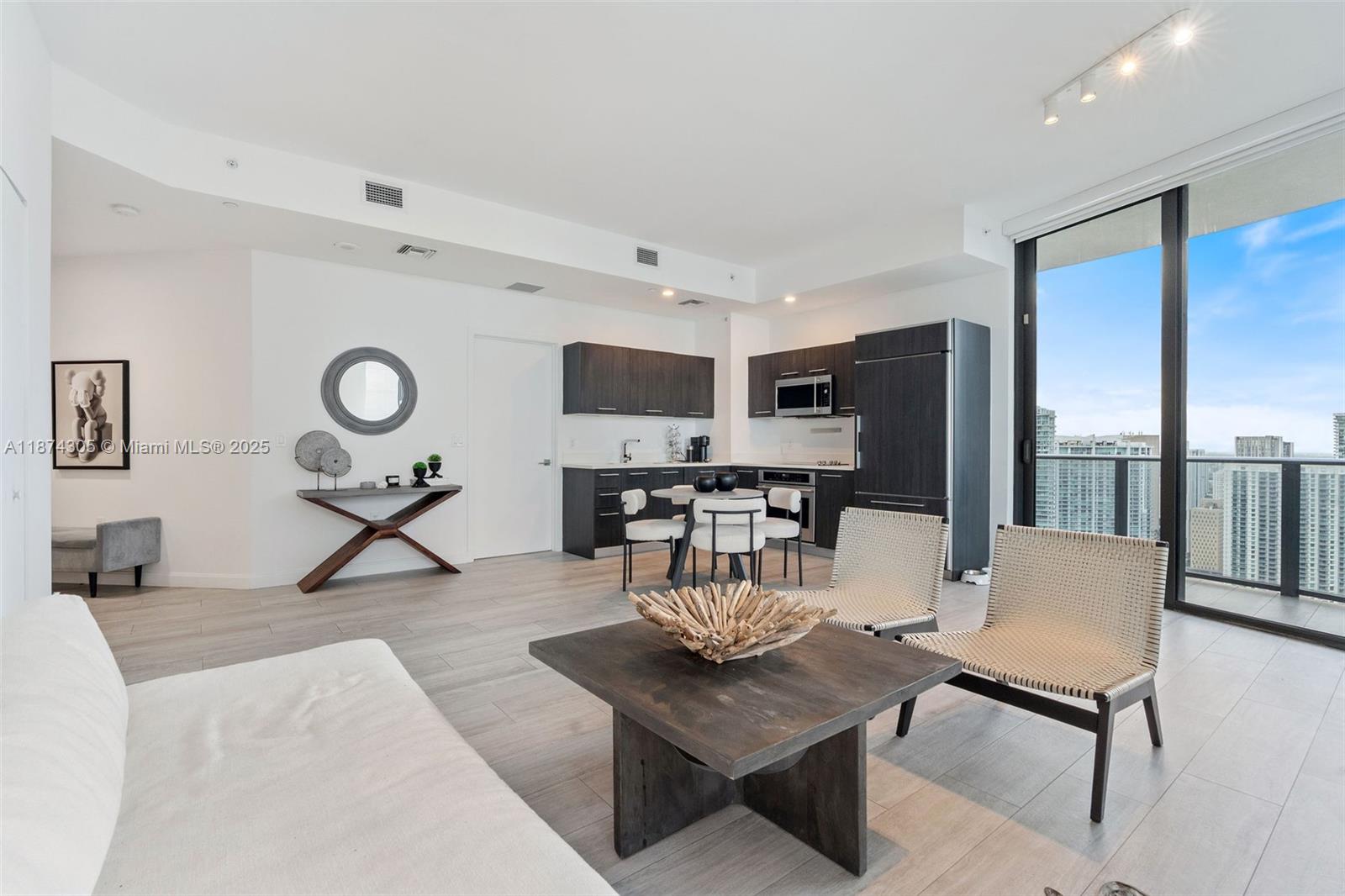45 SW 9th St #4301, Miami FL 33130