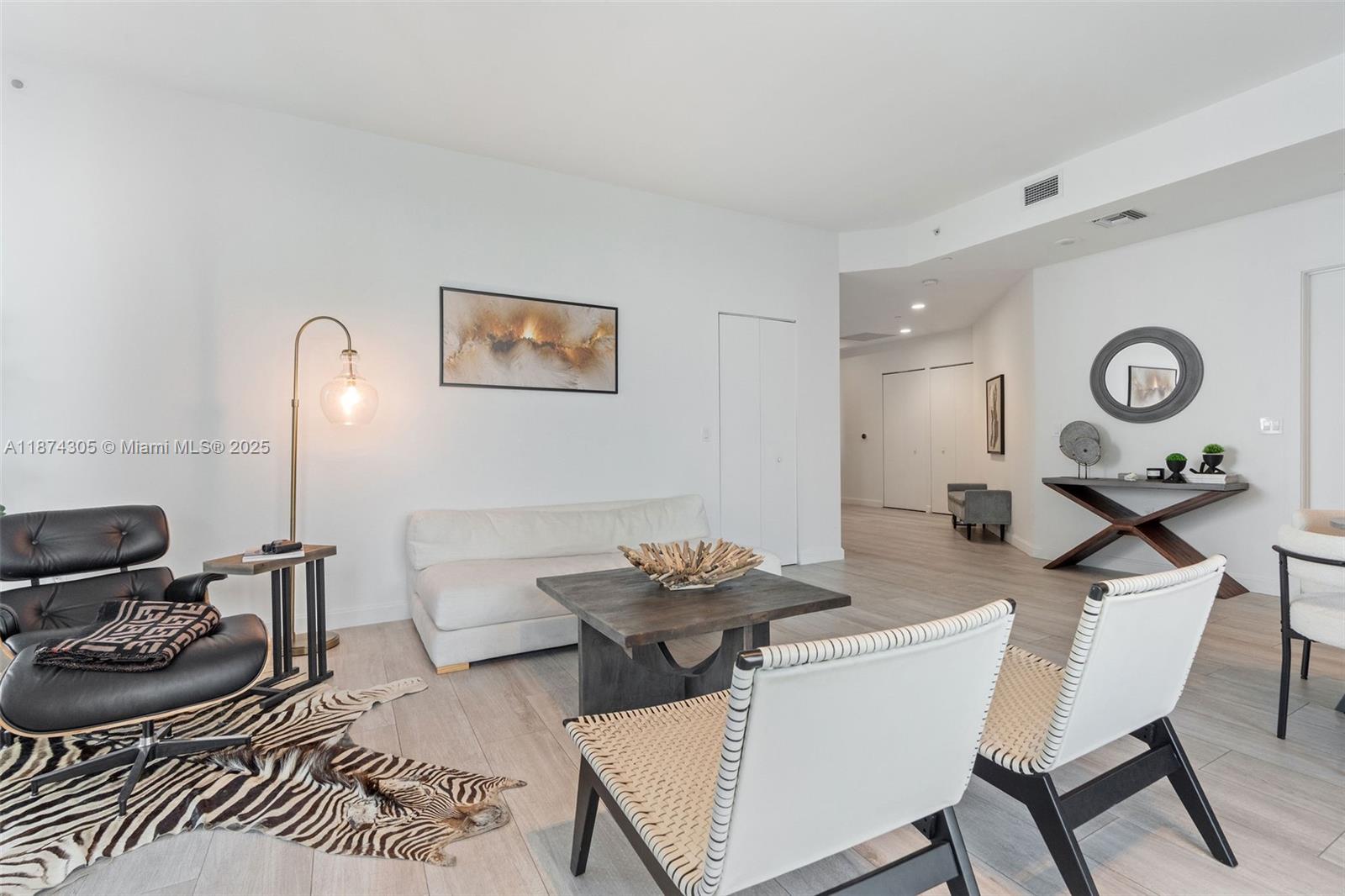 45 SW 9th St #4301, Miami FL 33130