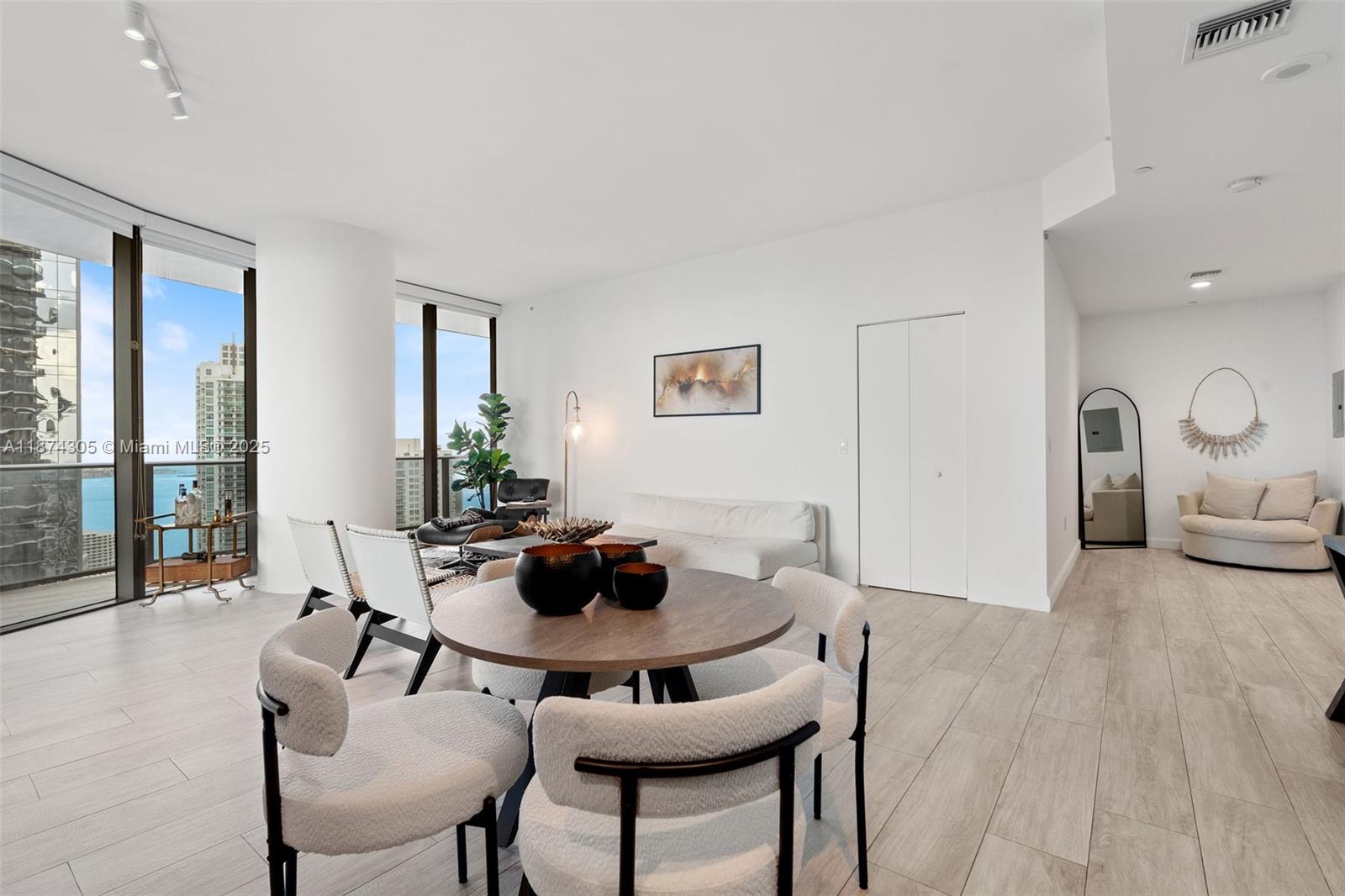 45 SW 9th St #4301, Miami FL 33130
