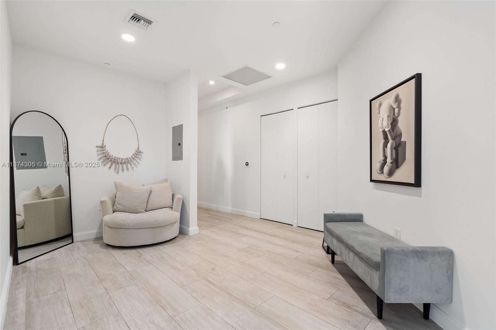 45 SW 9th St #4301, Miami FL 33130