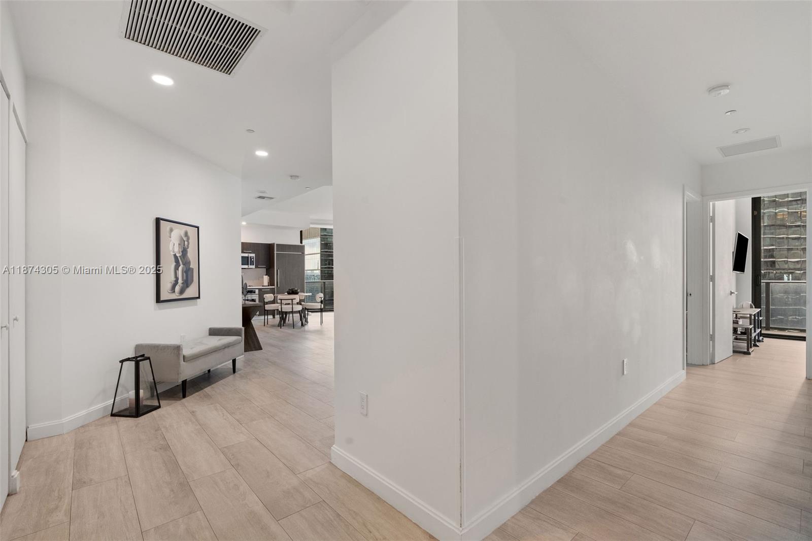 45 SW 9th St #4301, Miami FL 33130