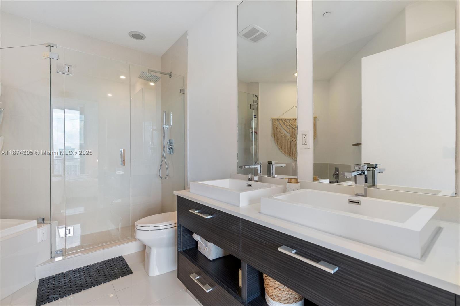 45 SW 9th St #4301, Miami FL 33130