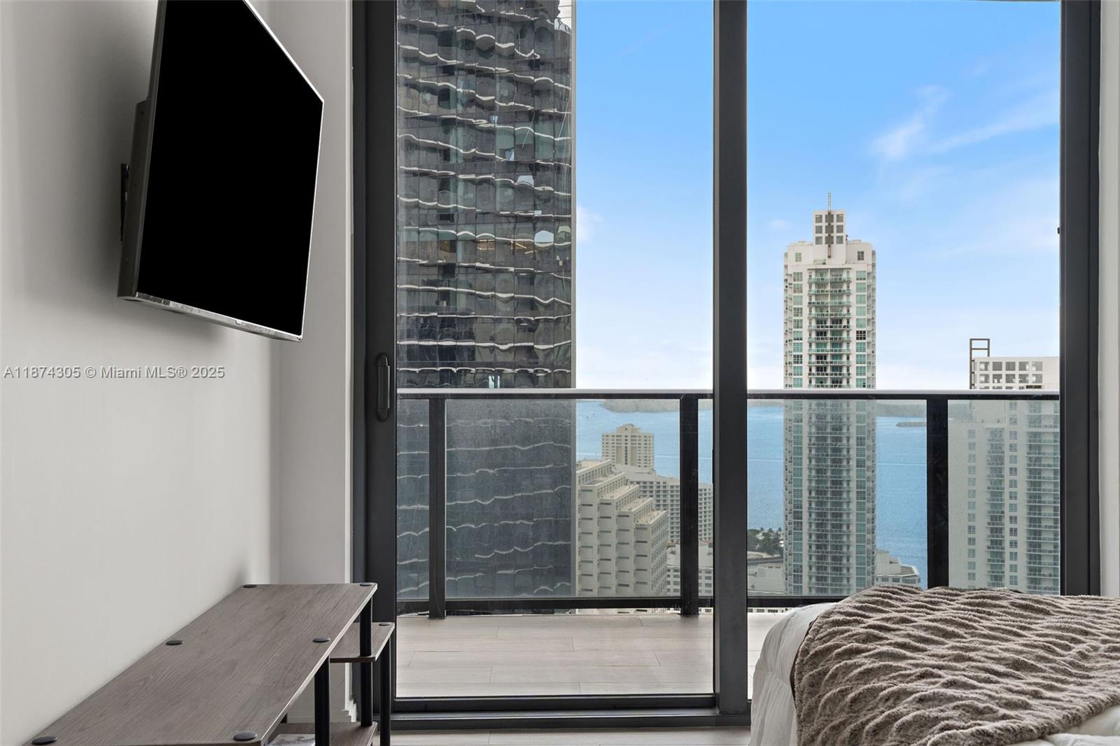 45 SW 9th St #4301, Miami FL 33130