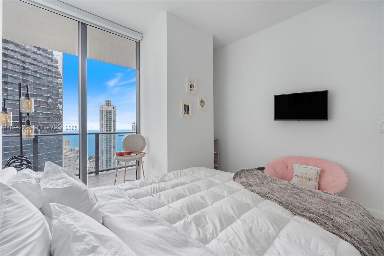 45 SW 9th St #4301, Miami FL 33130