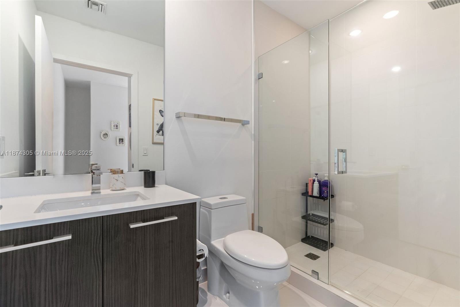 45 SW 9th St #4301, Miami FL 33130