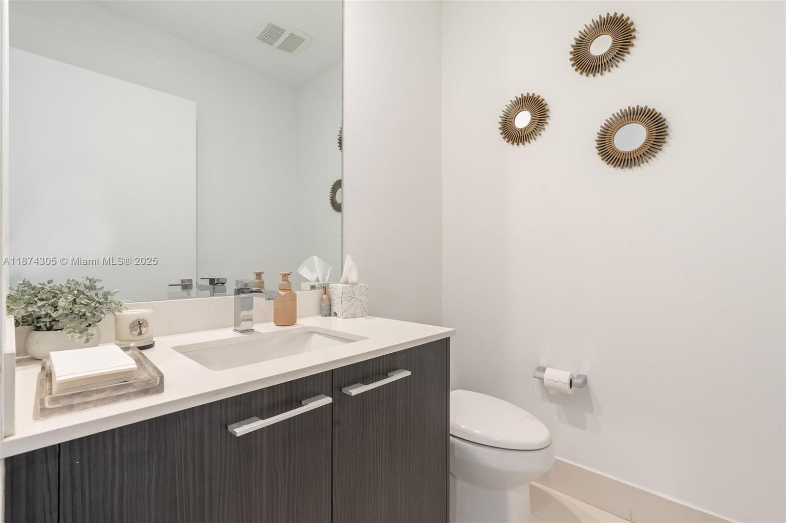 45 SW 9th St #4301, Miami FL 33130