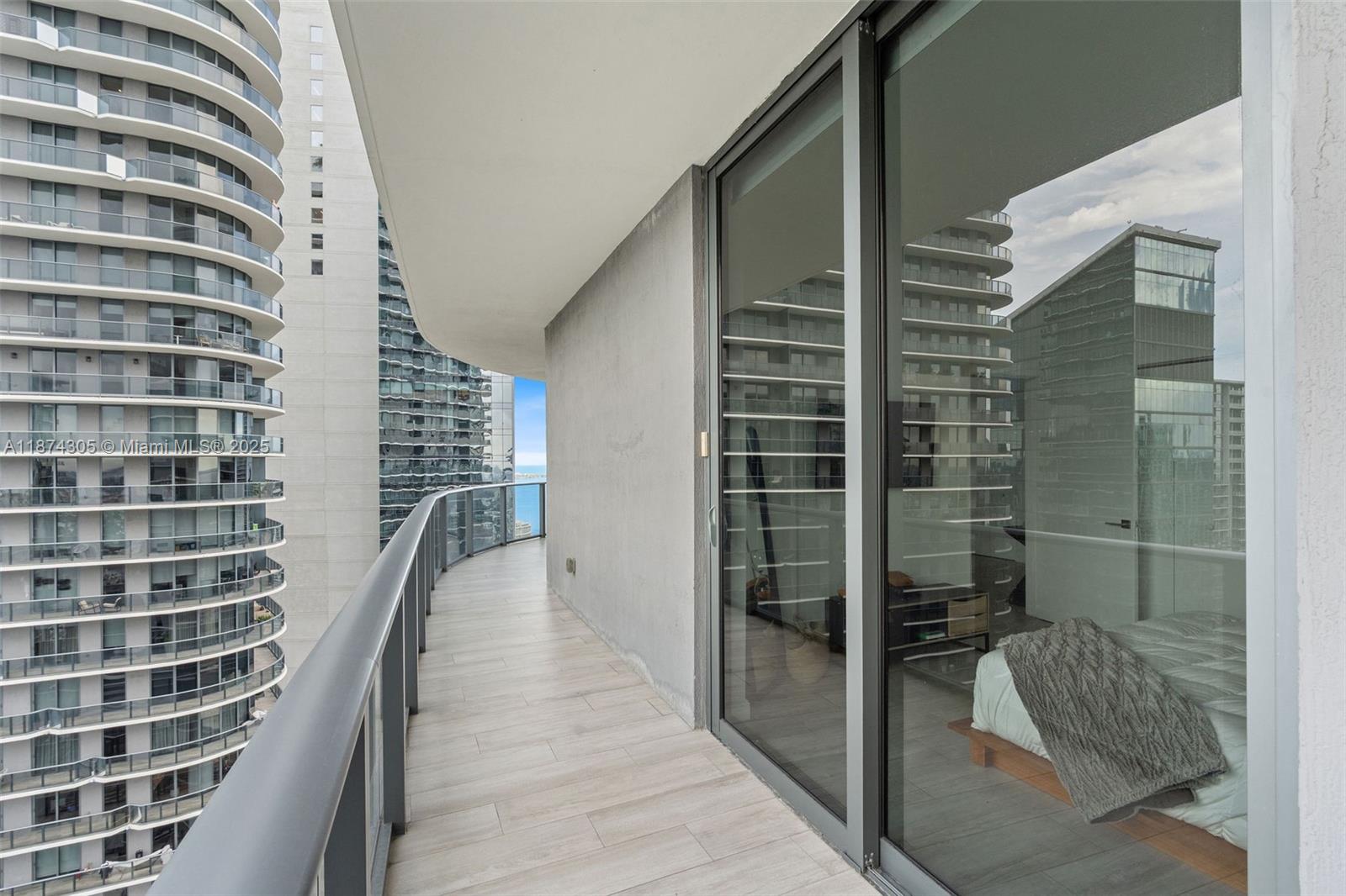 45 SW 9th St #4301, Miami FL 33130