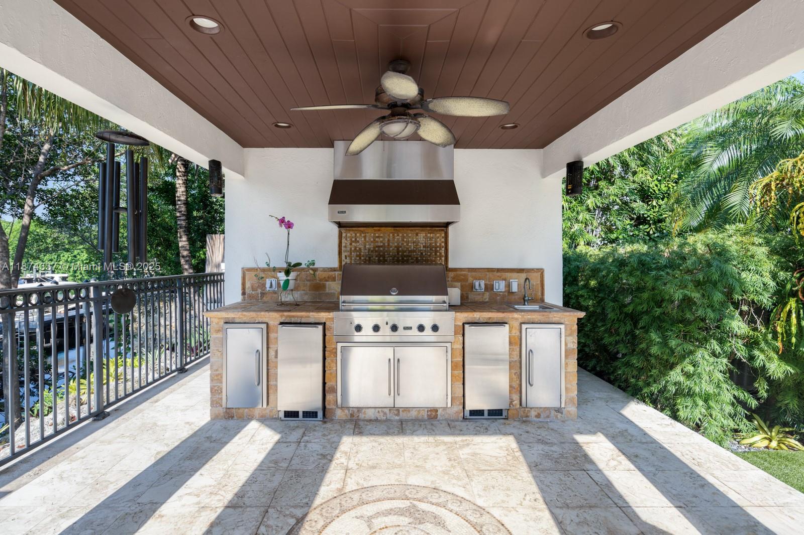 277 Veleros Ct, Coral Gables FL 33143