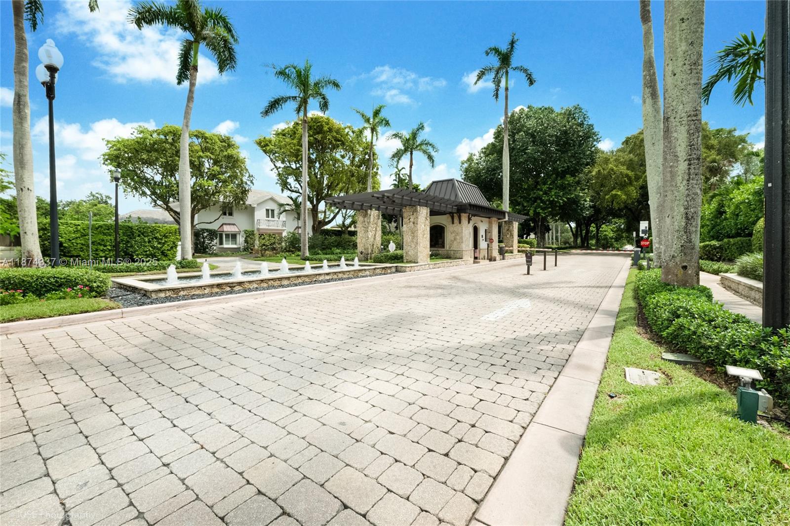 277 Veleros Ct, Coral Gables FL 33143