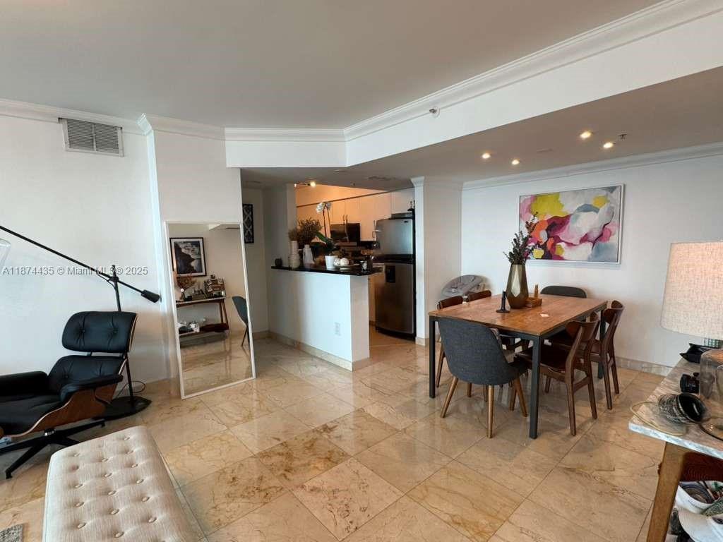 800 Claughton Island Dr #1003, Miami FL 33131