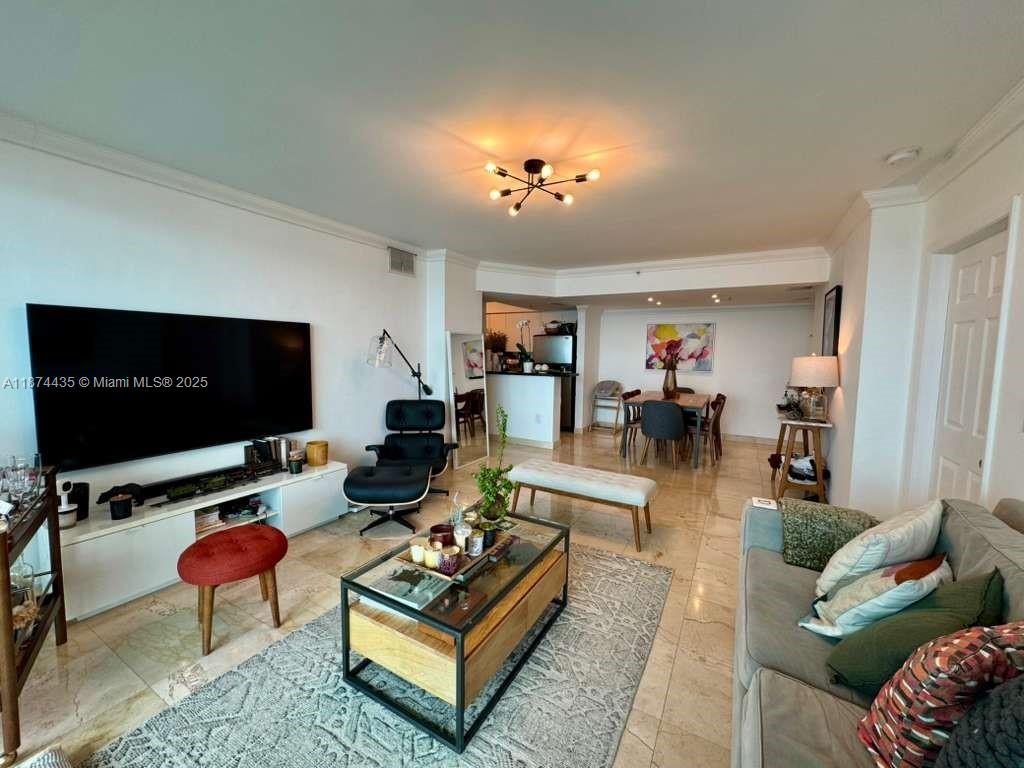 800 Claughton Island Dr #1003, Miami FL 33131