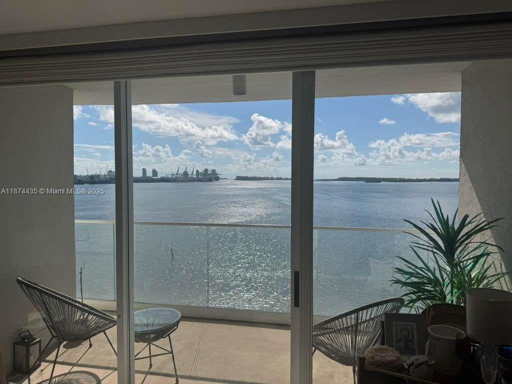 800 Claughton Island Dr #1003, Miami FL 33131