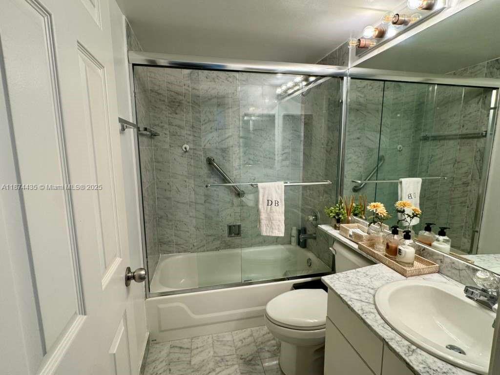 800 Claughton Island Dr #1003, Miami FL 33131