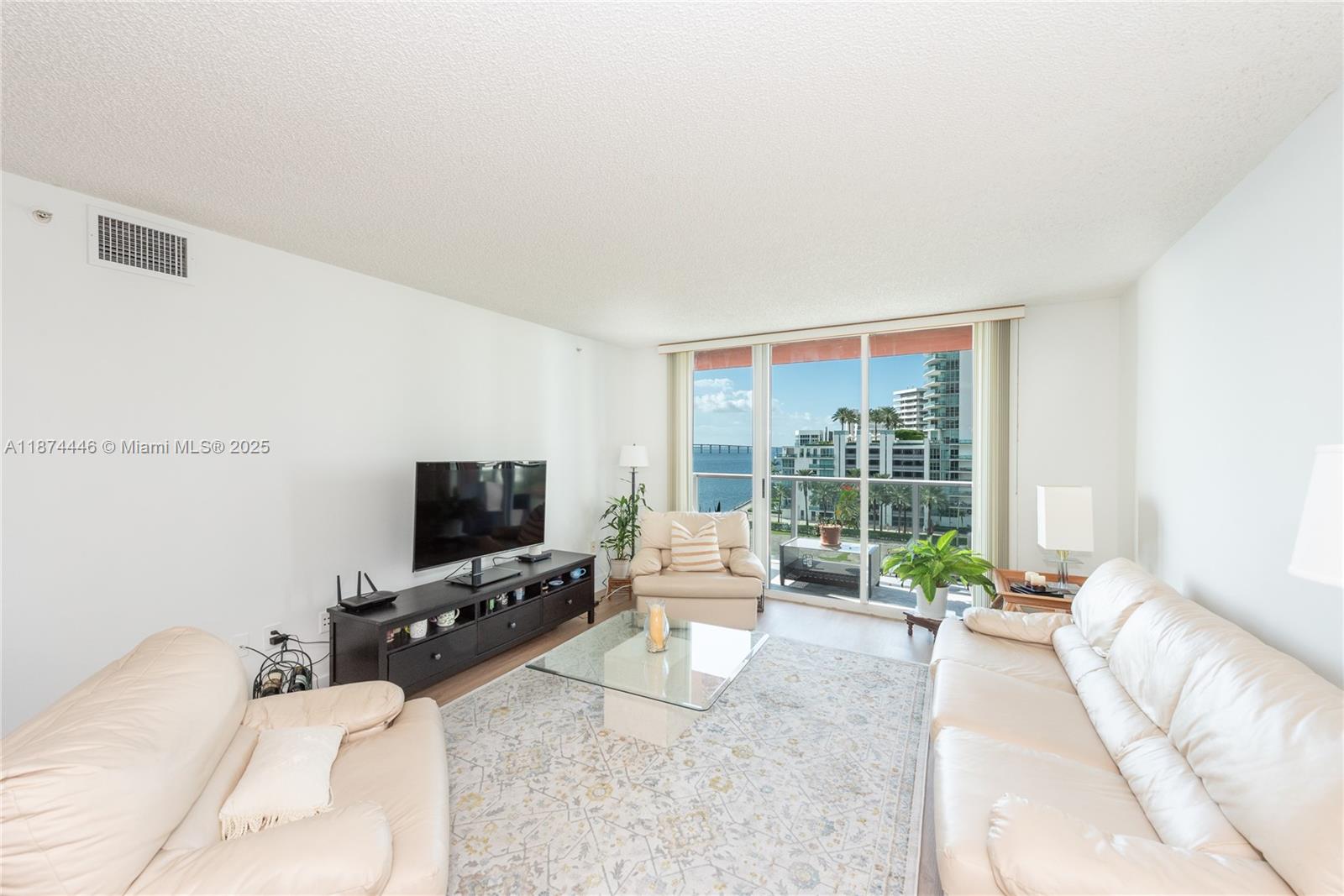 1155 Brickell Bay Dr #609, Miami FL 33131