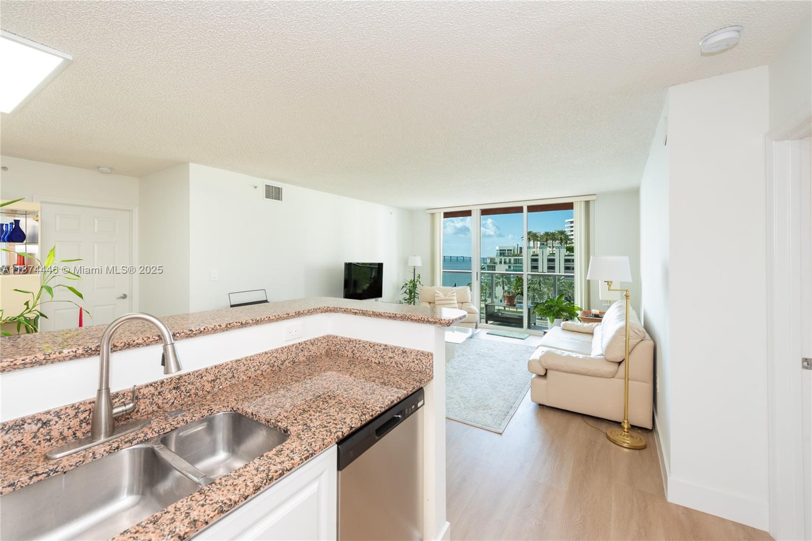 1155 Brickell Bay Dr #609, Miami FL 33131