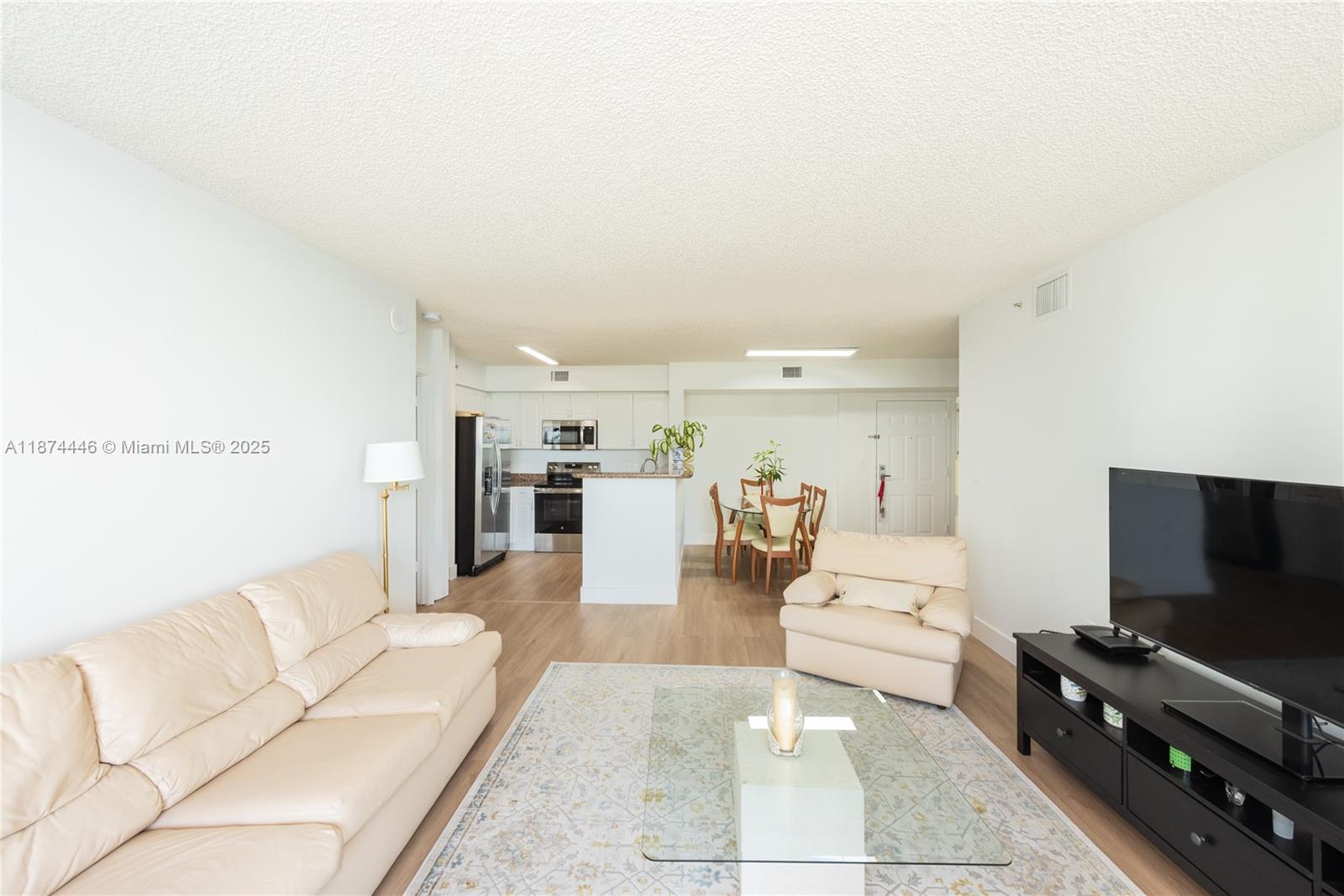 1155 Brickell Bay Dr #609, Miami FL 33131