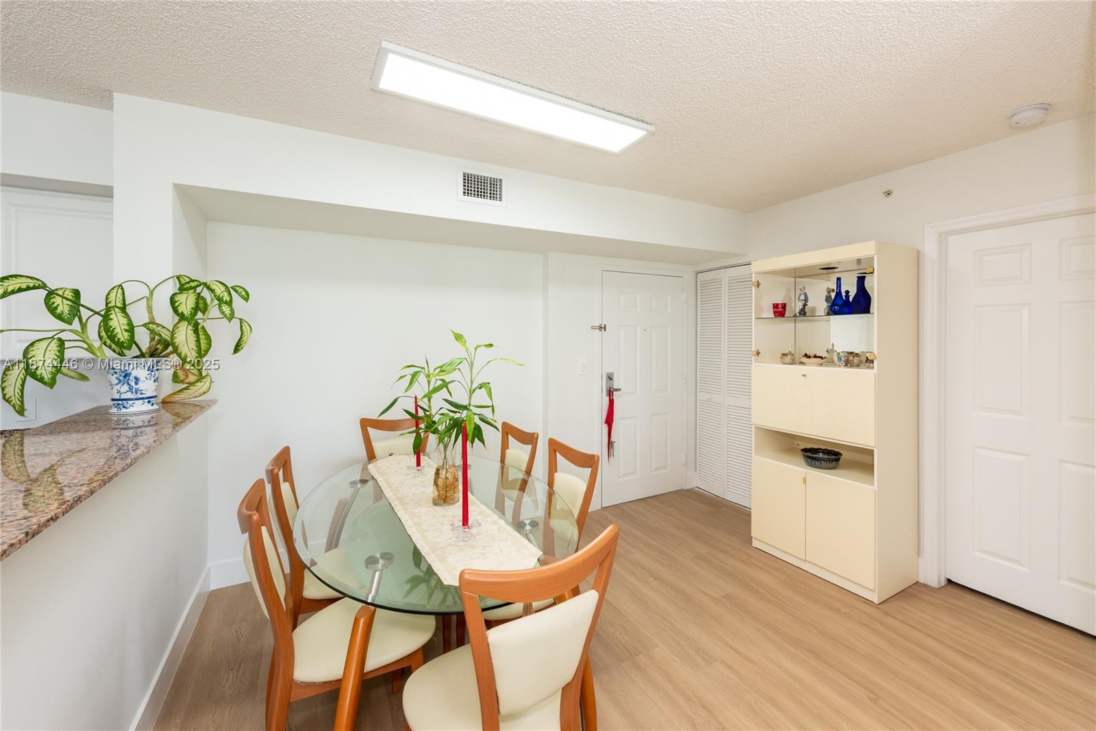 1155 Brickell Bay Dr #609, Miami FL 33131