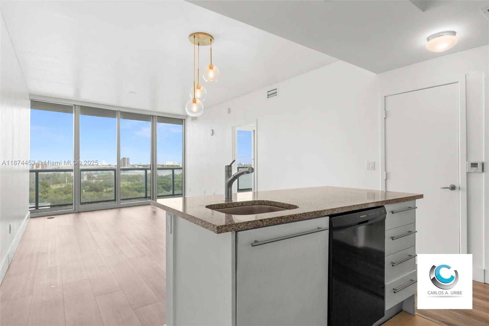 888 Biscayne Blvd #911, Miami FL 33132