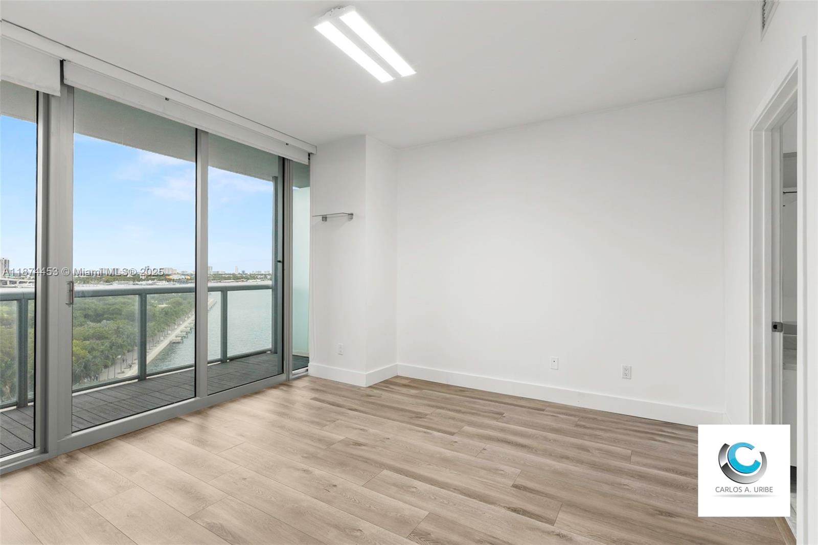 888 Biscayne Blvd #911, Miami FL 33132