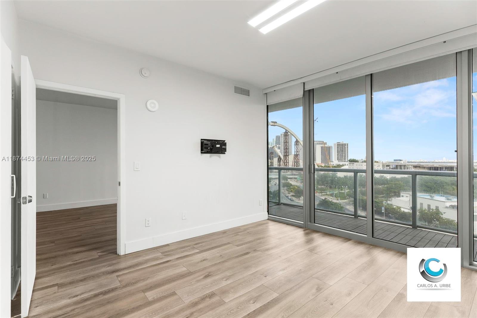 888 Biscayne Blvd #911, Miami FL 33132