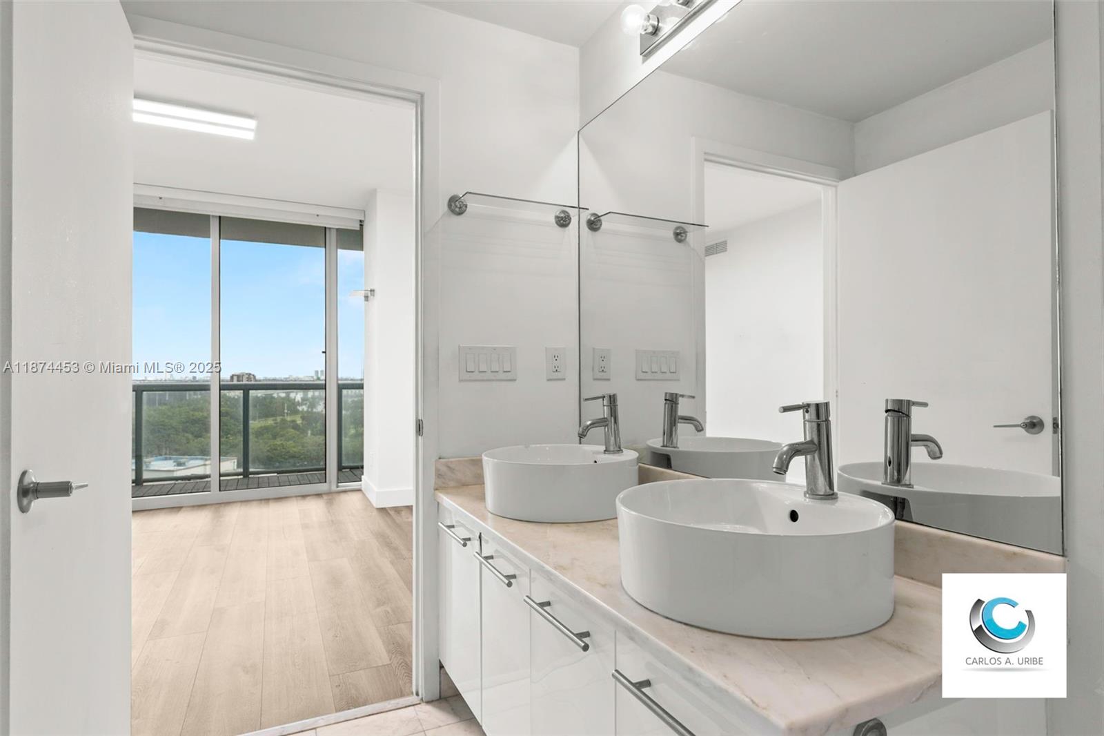 888 Biscayne Blvd #911, Miami FL 33132