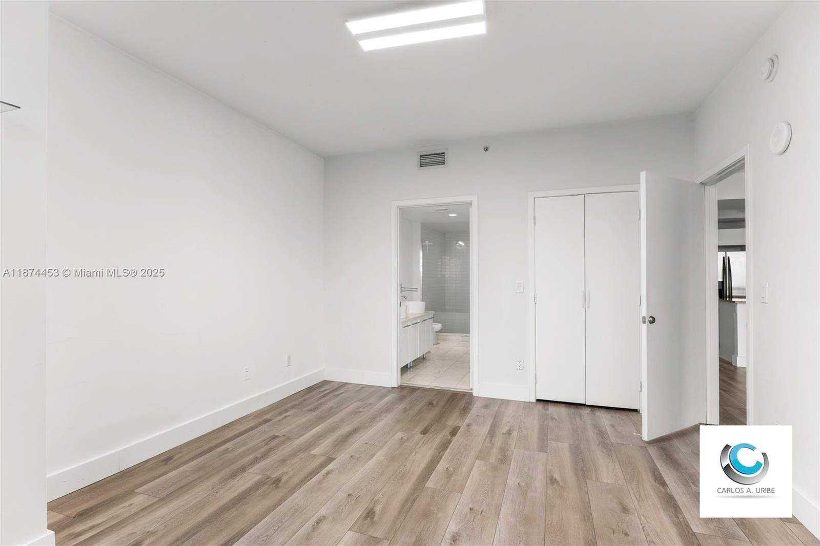 888 Biscayne Blvd #911, Miami FL 33132