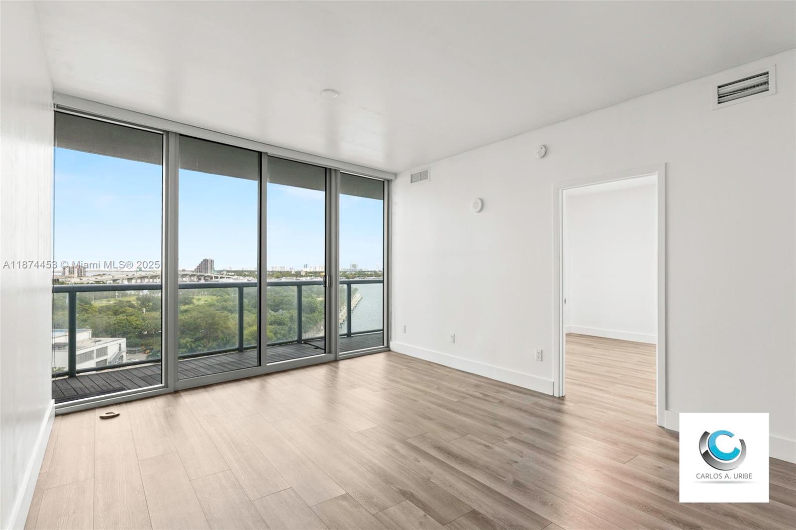 888 Biscayne Blvd #911, Miami FL 33132