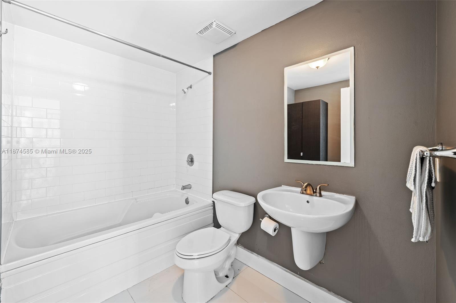 690 SW 1st Ct. #2308, Miami FL 33130-2927