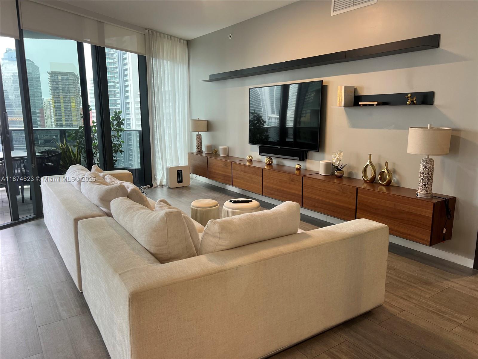 1000 Brickell Plz #2201, Miami FL 33131