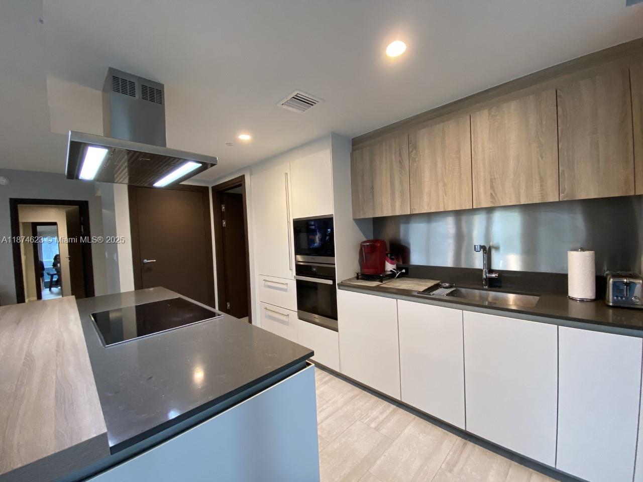 1000 Brickell Plz #2201, Miami FL 33131