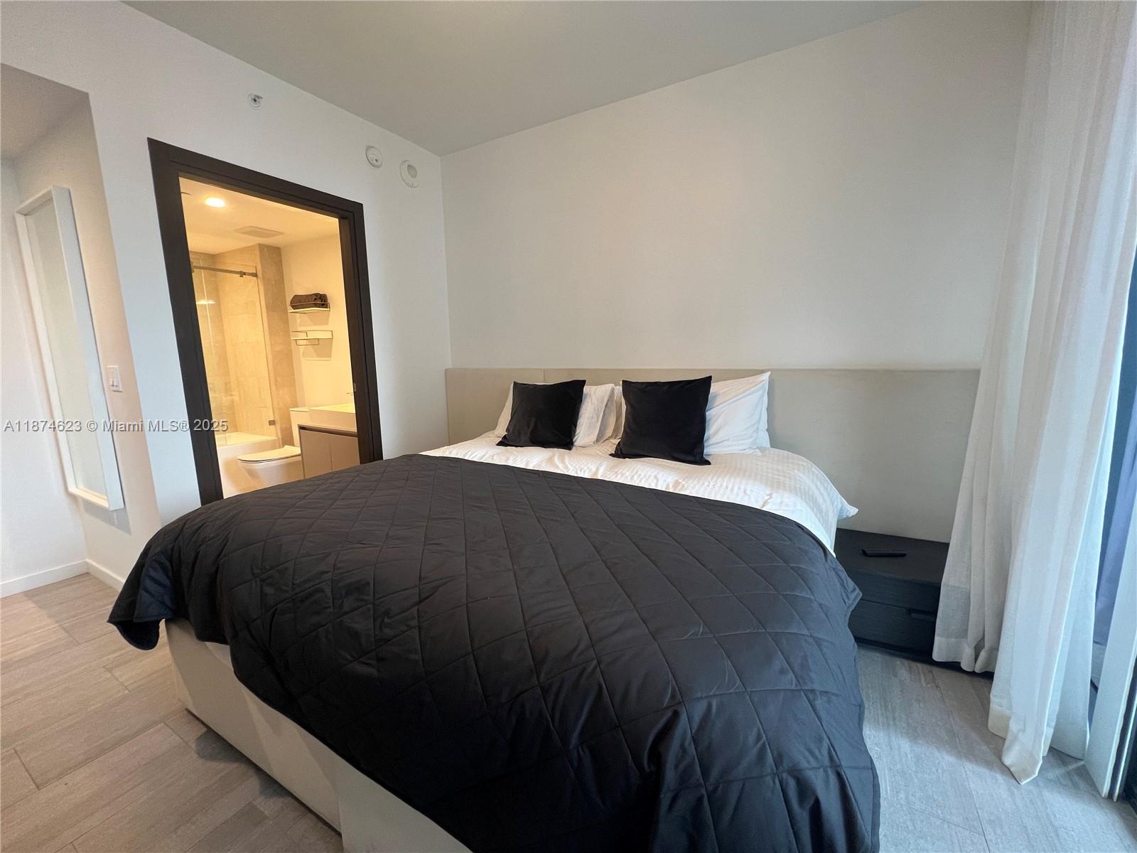 1000 Brickell Plz #2201, Miami FL 33131