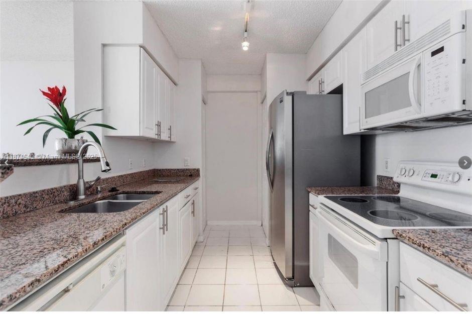 1155 Brickell Bay Dr #1705, Miami FL 33131