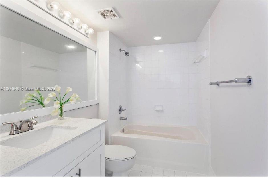 1155 Brickell Bay Dr #1705, Miami FL 33131