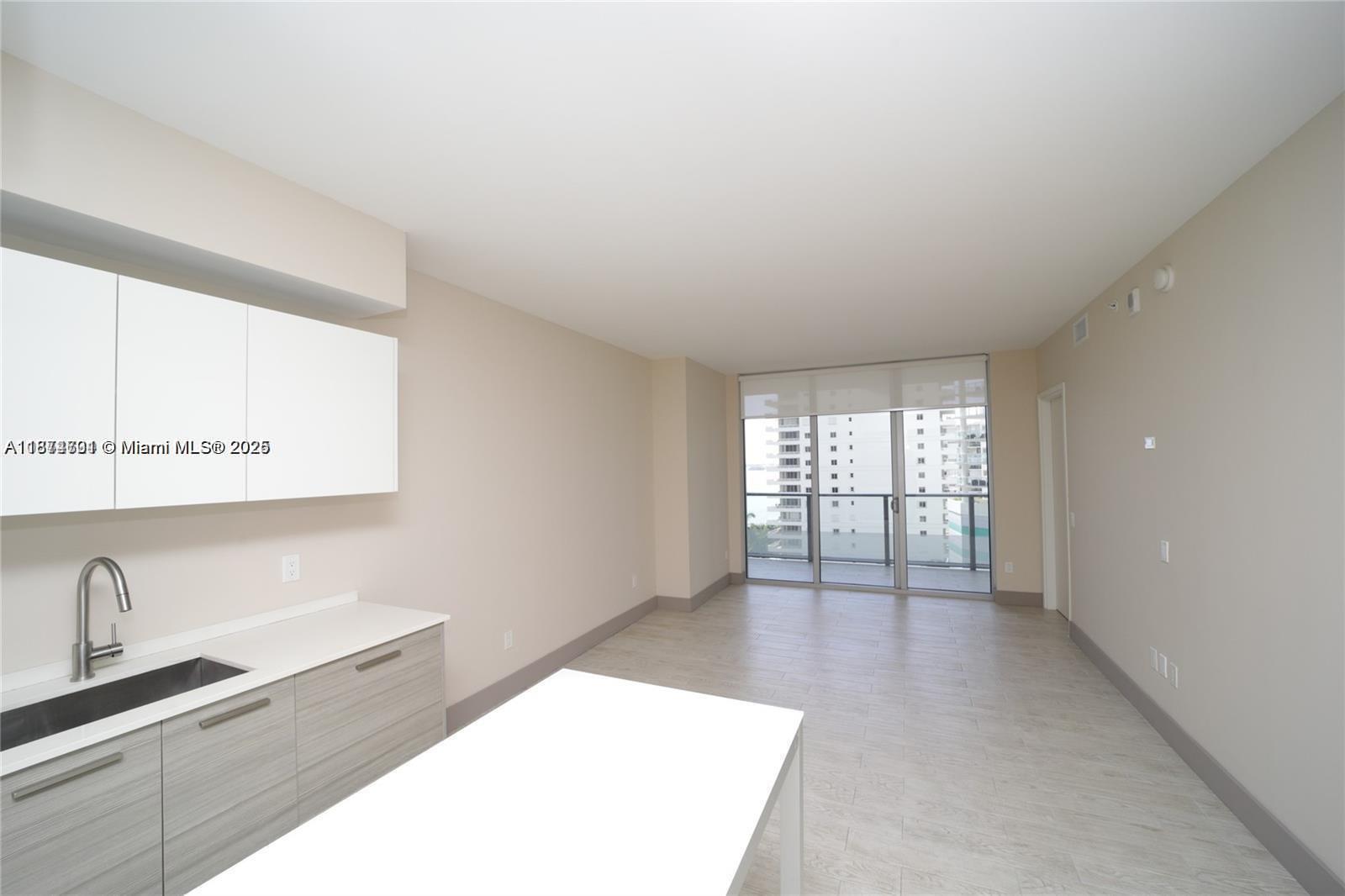 1300 Brickell Bay Dr #1006, Miami FL 33131
