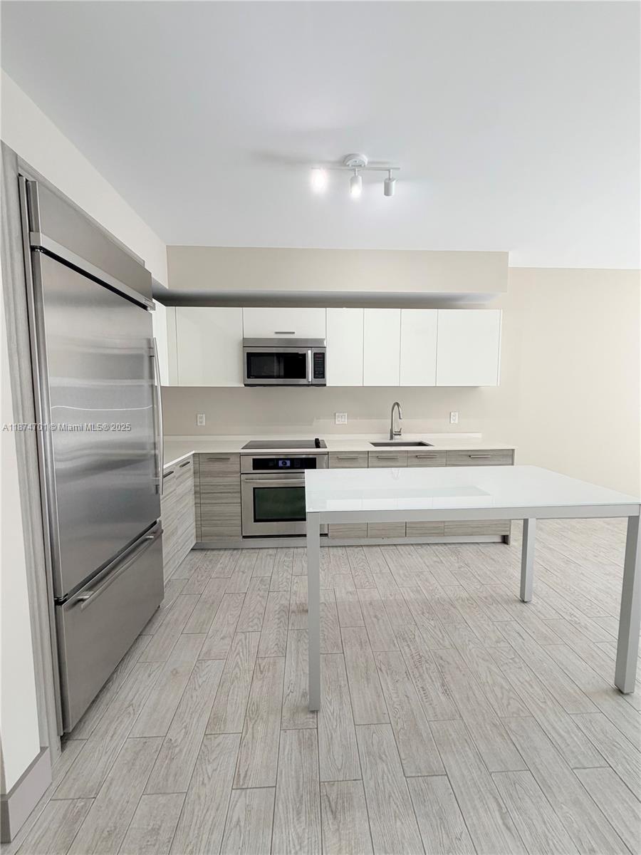 1300 Brickell Bay Dr #1006, Miami FL 33131