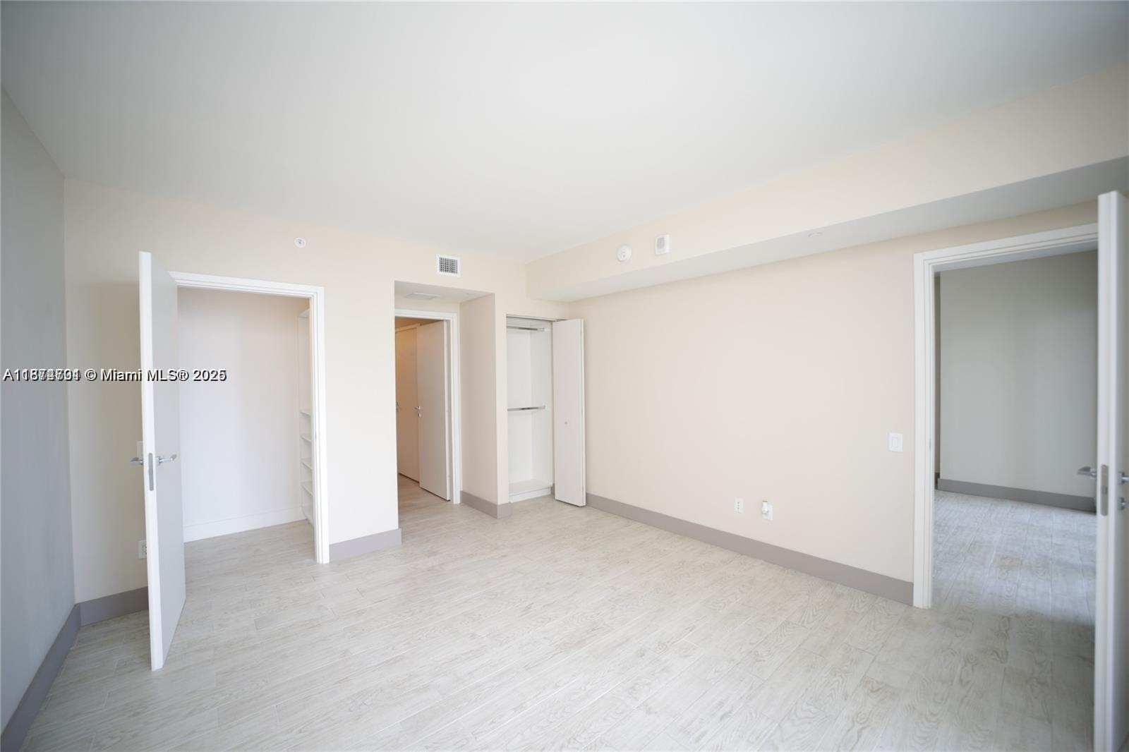 1300 Brickell Bay Dr #1006, Miami FL 33131