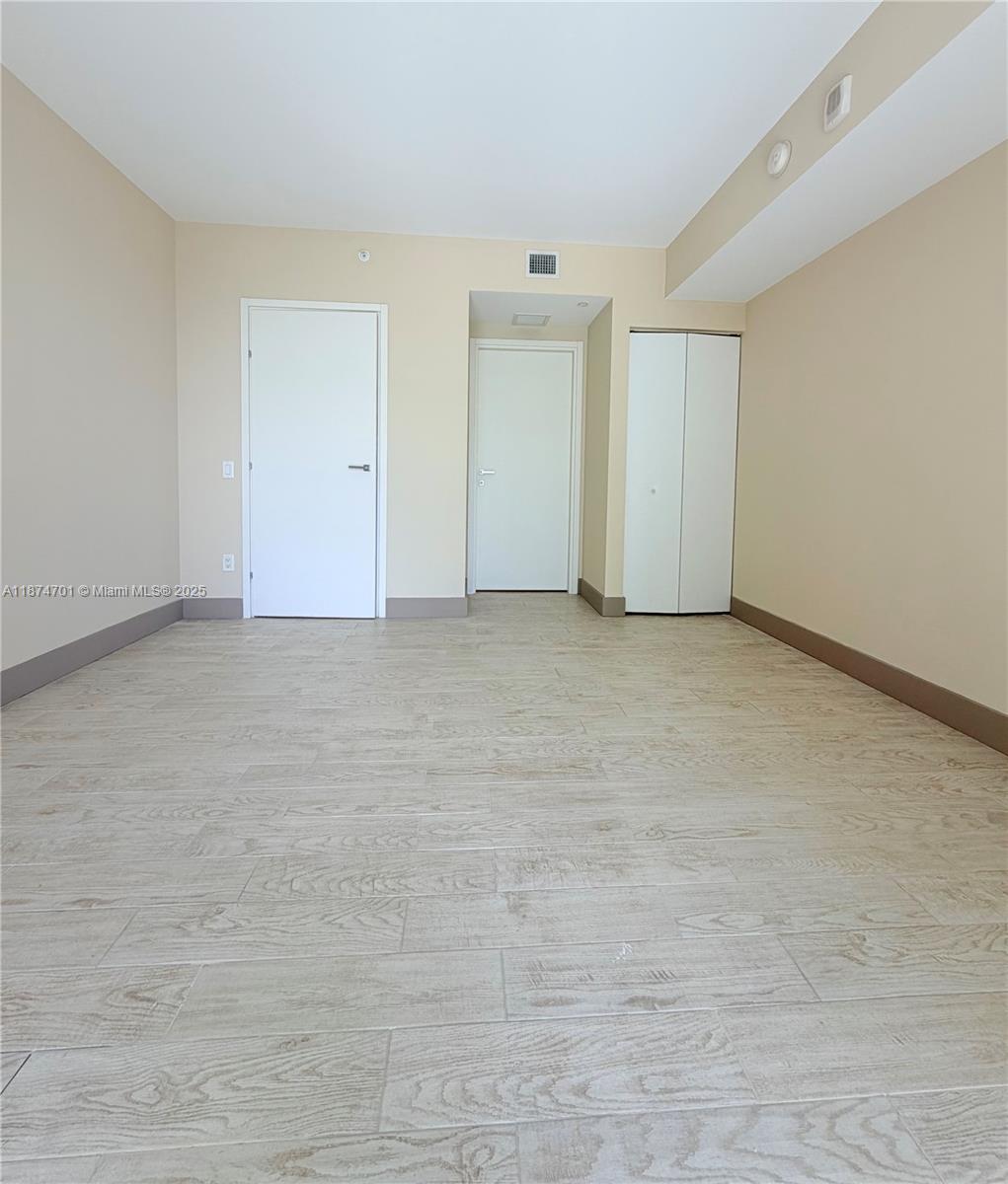 1300 Brickell Bay Dr #1006, Miami FL 33131