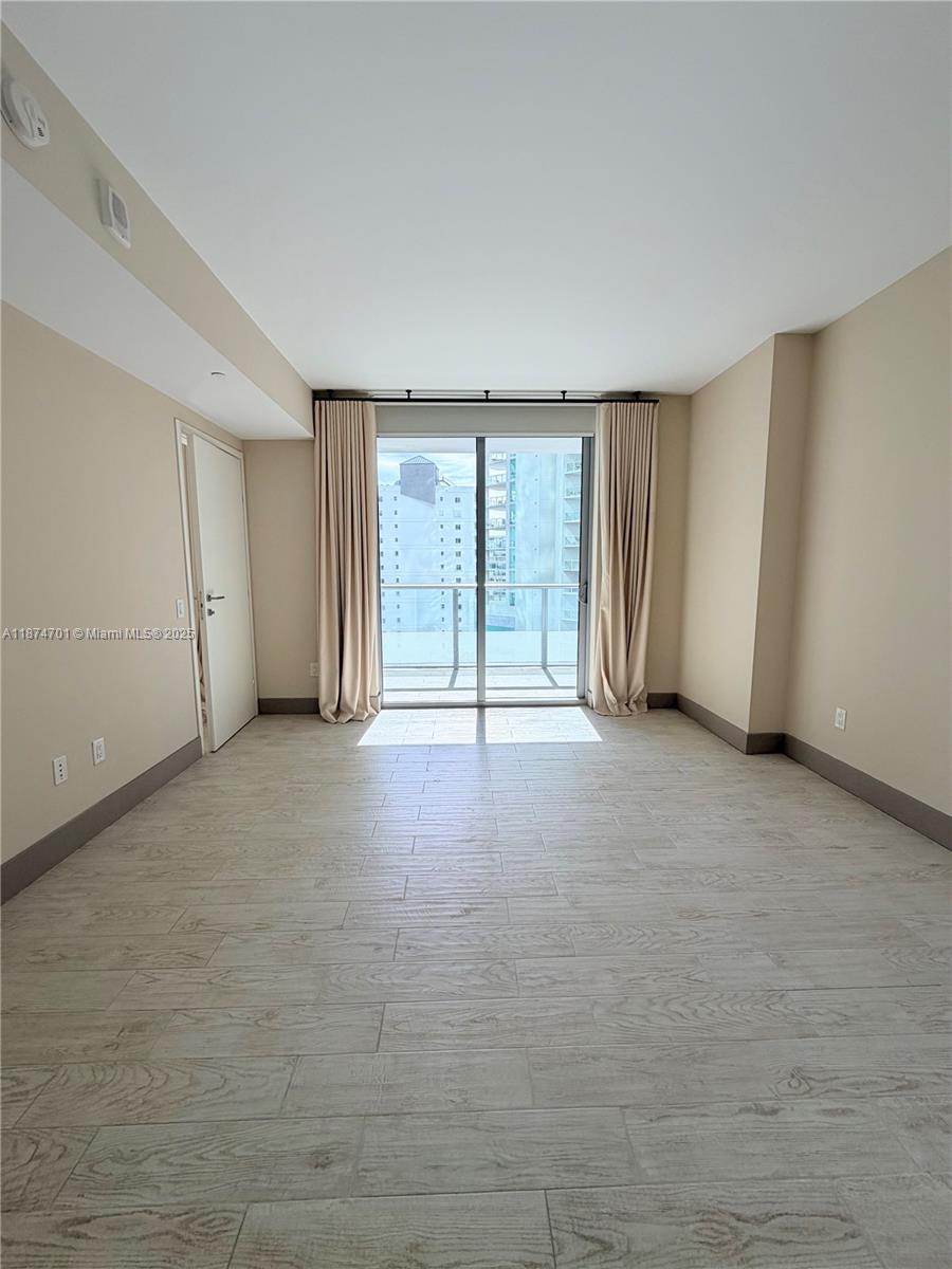 1300 Brickell Bay Dr #1006, Miami FL 33131