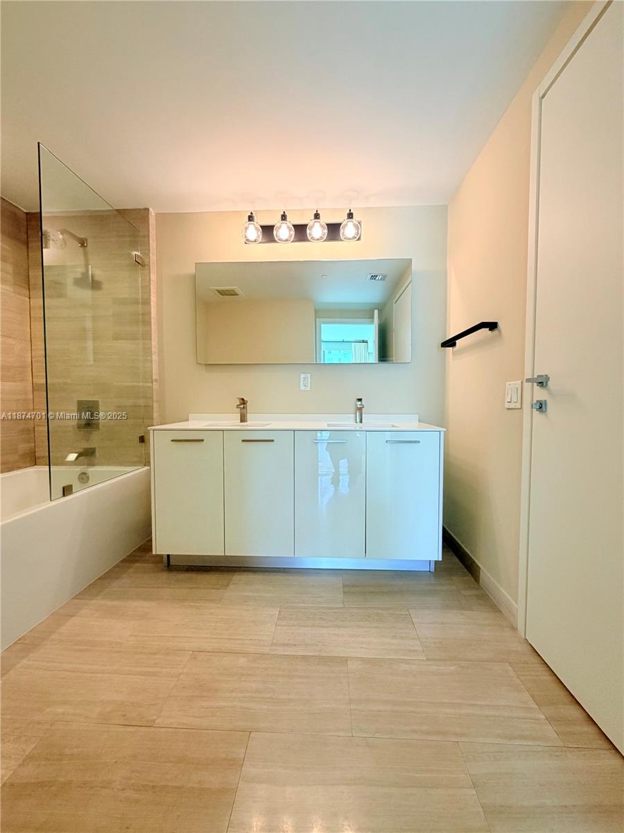 1300 Brickell Bay Dr #1006, Miami FL 33131